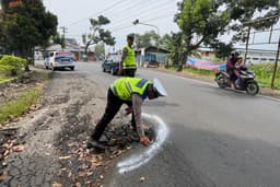 Banyak Temui Jalan Berlubang, Satlantas Polres Purbalingga Segera Lapor ke Dinas Terkait