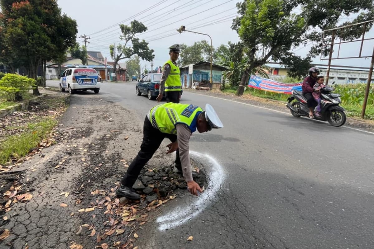 Banyak Temui Jalan Berlubang, Satlantas Polres Purbalingga Segera Lapor ke Dinas Terkait