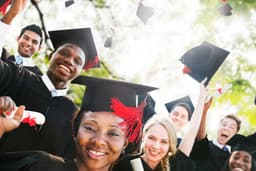 Jangan Terlewat! 5 Daftar Beasiswa ke Luar Negeri yang Tutup Bulan Ini