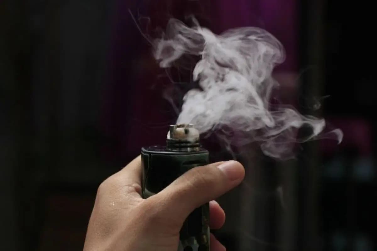 Sama Berbahayanya, Dokter Peringatkan Dampak Buruk Vape bagi Jantung